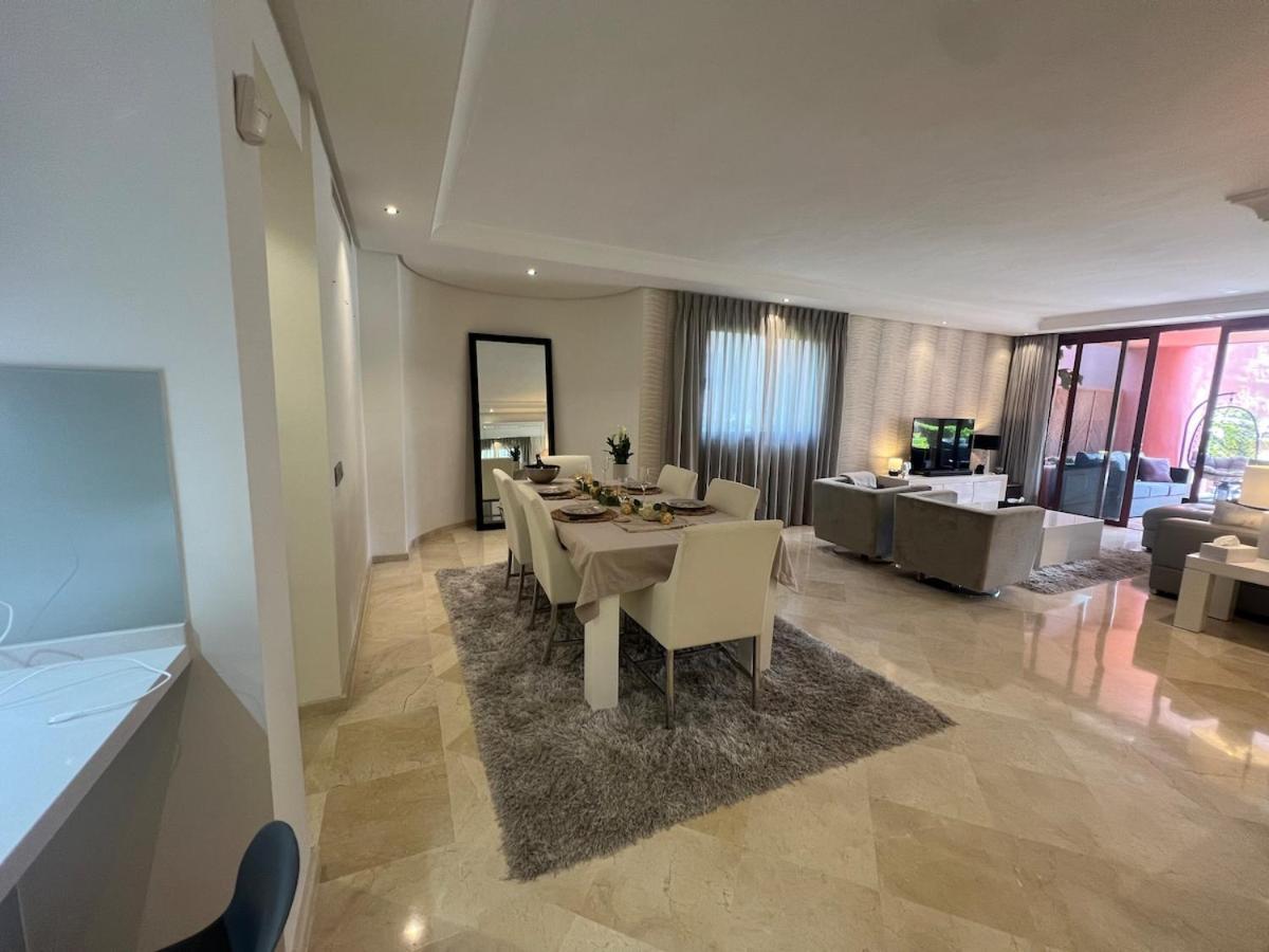 Te Huur 2 Slaapkamers Frontline Complex Apartment