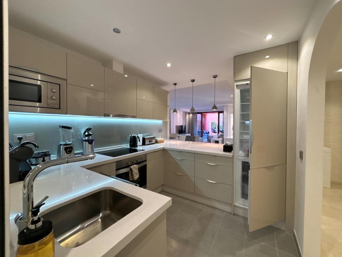 Apartment Te Huur 2 Slaapkamers Frontline Complex Estepona