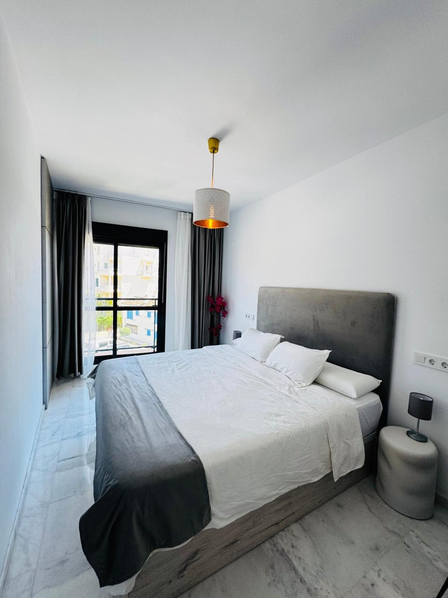 Apartment Luxury On The & Infinity Pool, Marbella