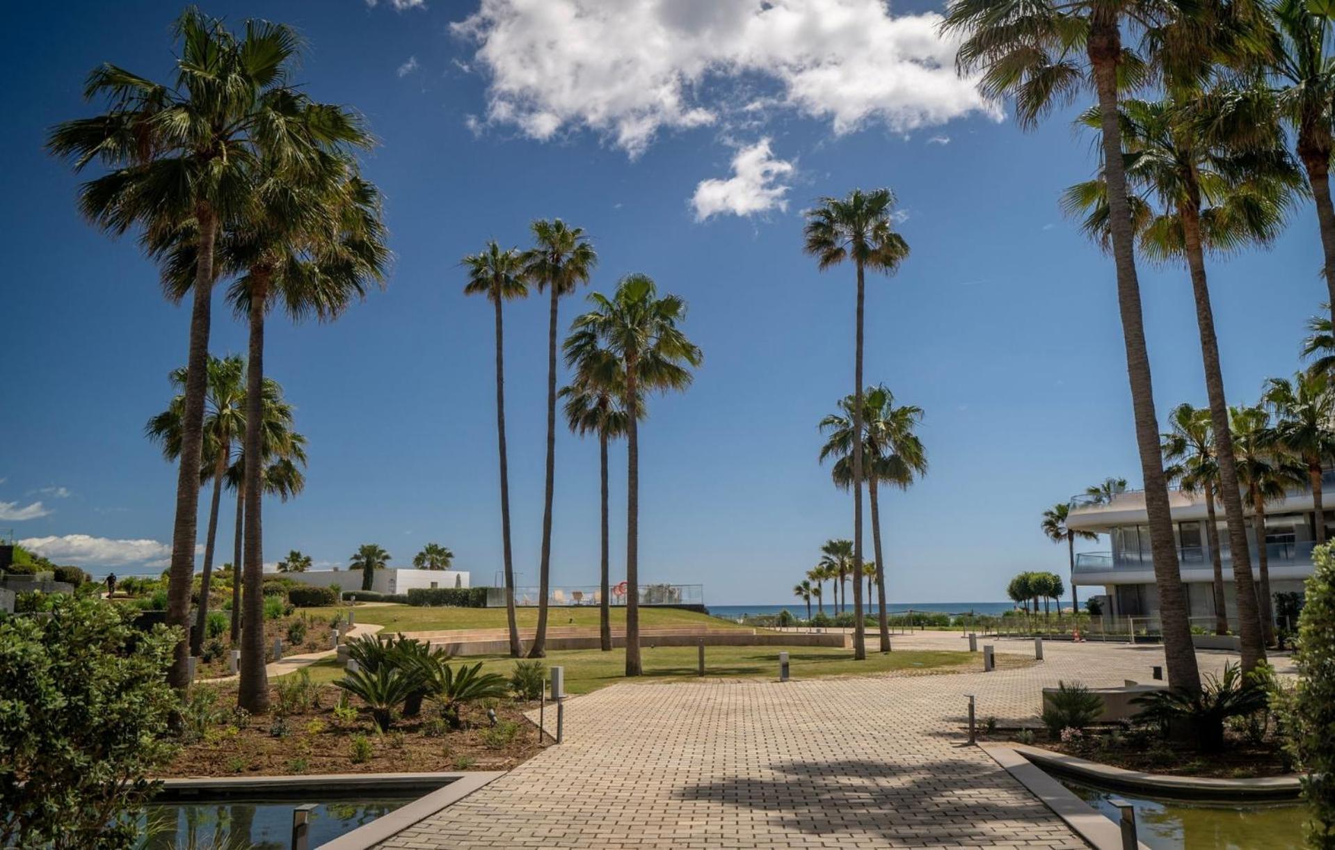 Modern 3-bedroom Luxury With Panoramic Sea Views The Edge,