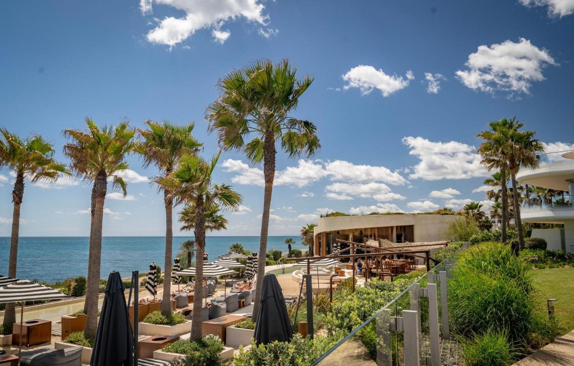 Modern 3-bedroom Luxury With Panoramic Sea Views The Edge,