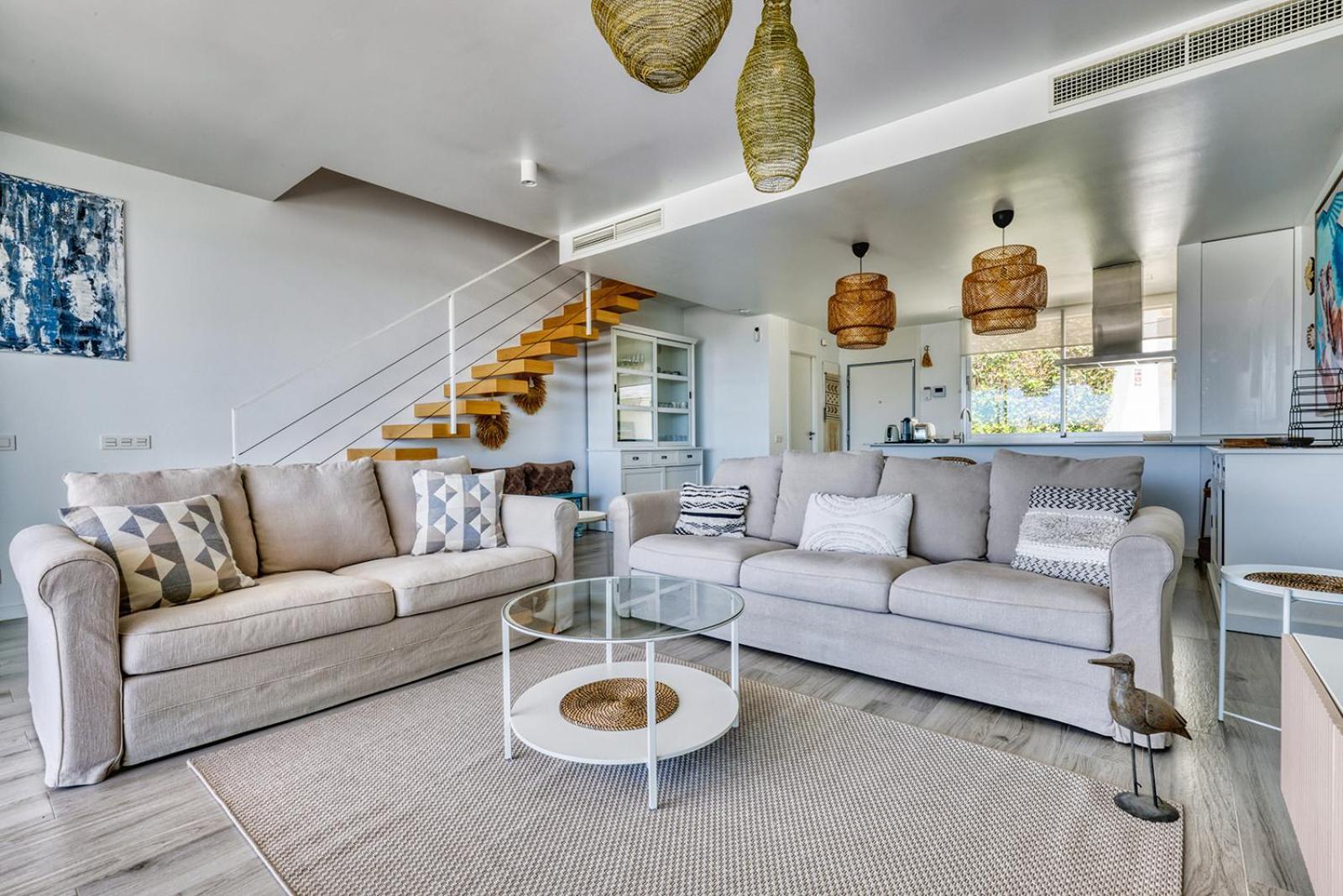 Stunning Three Bedroom Townhouse With Great Views! *