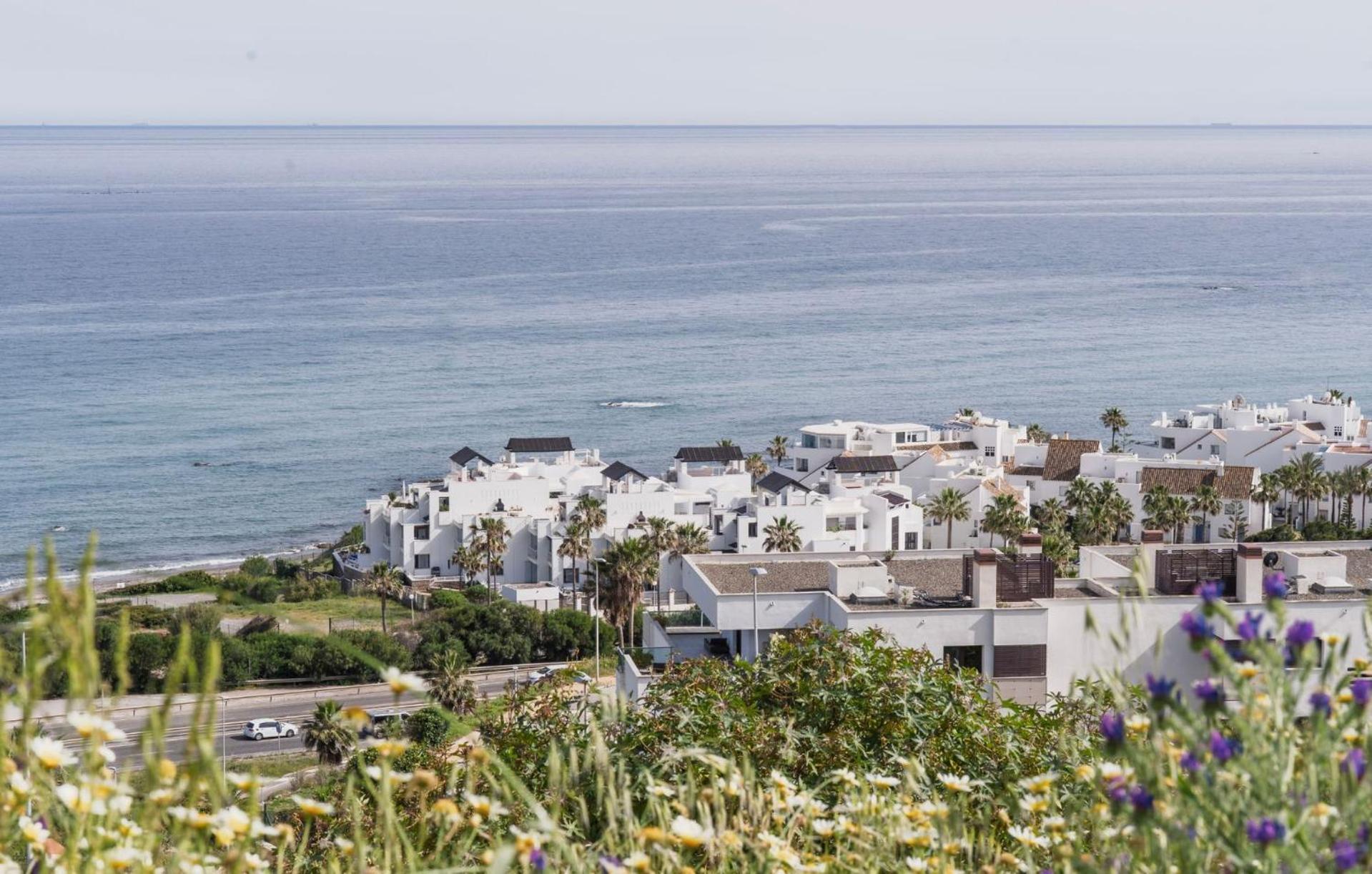 Modern Two-bedroom Coastal Retreat With Panoramic Sea Views To Africa