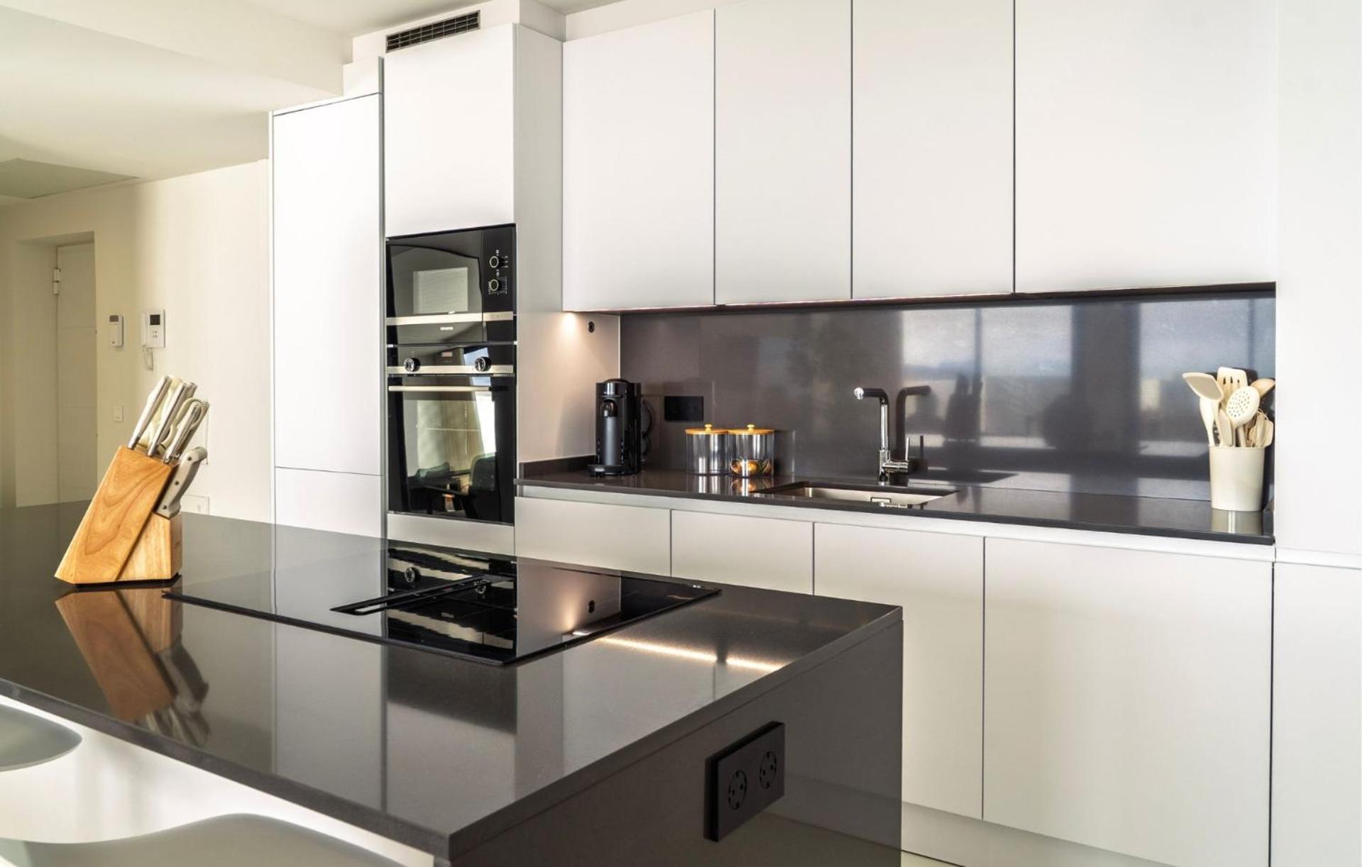 Modern Two-bedroom Coastal Retreat With Panoramic Sea Views To Africa Estepona