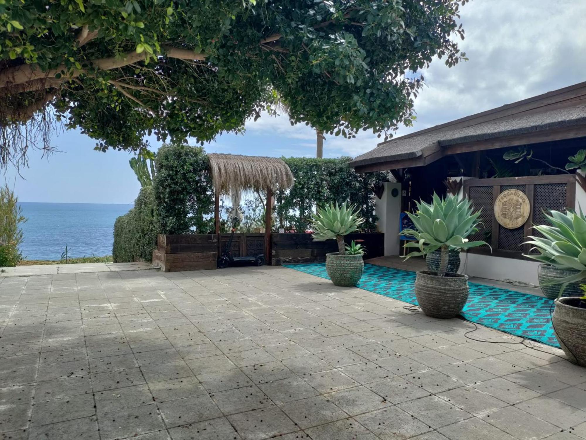 Beautiful 2-bedroom Frontline Apartamento