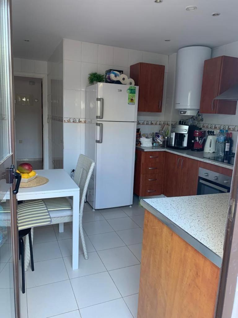 Beachside Costalita Sol - Huge Terrace & Pool * Estepona