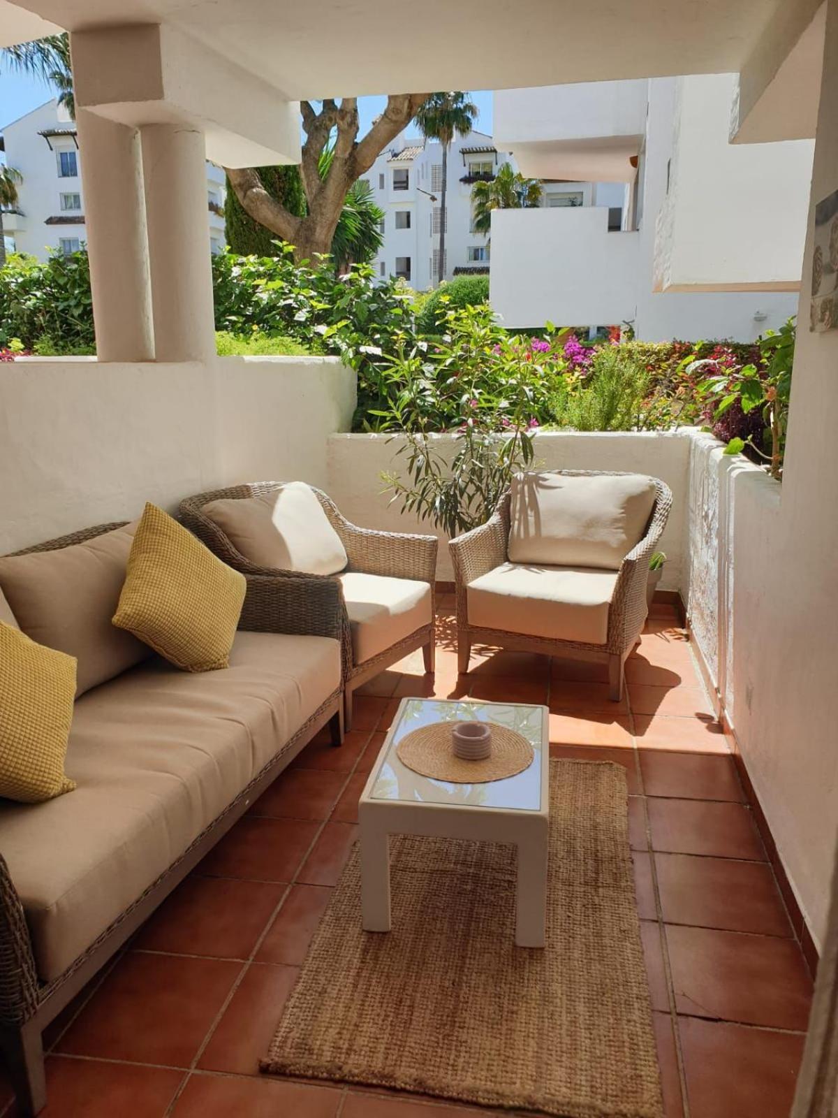 Beachside Costalita Sol - Huge Terrace & Pool Apartment Estepona