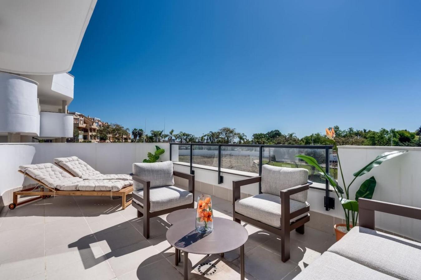 Aranya - Stylish Apt. With Great Views *