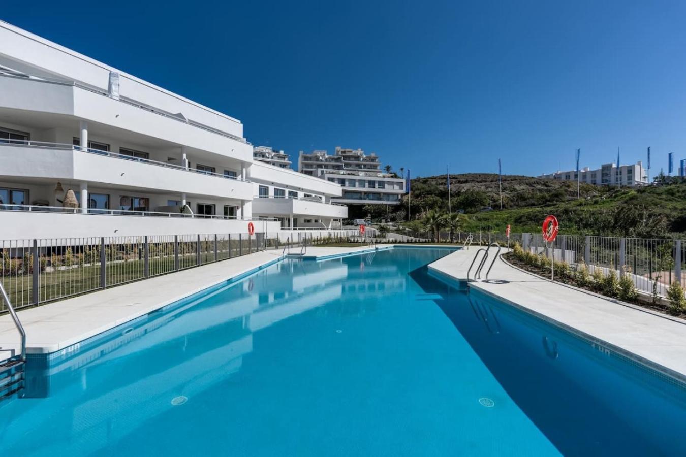 3br With Great Panoramic Views At Oceana Gardens *