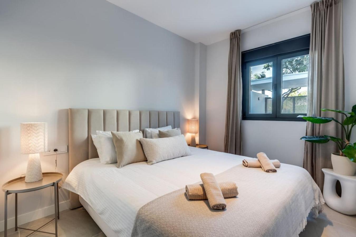 Aranya - With Spacious Private Terrace Apartamento Estepona
