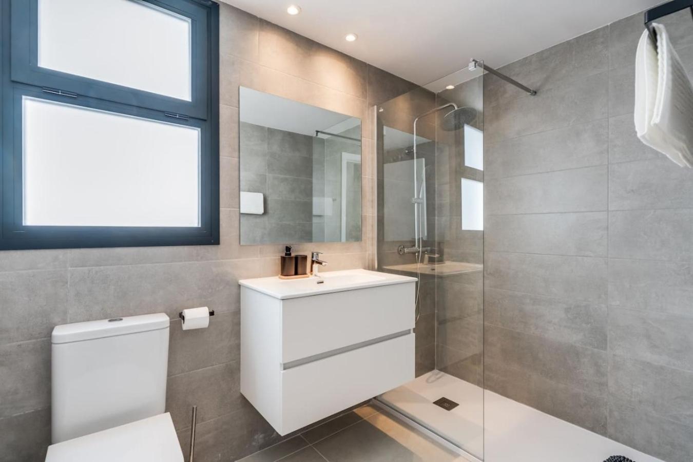 Aranya - Stylish 2br Apt. With Pool View Appartement *