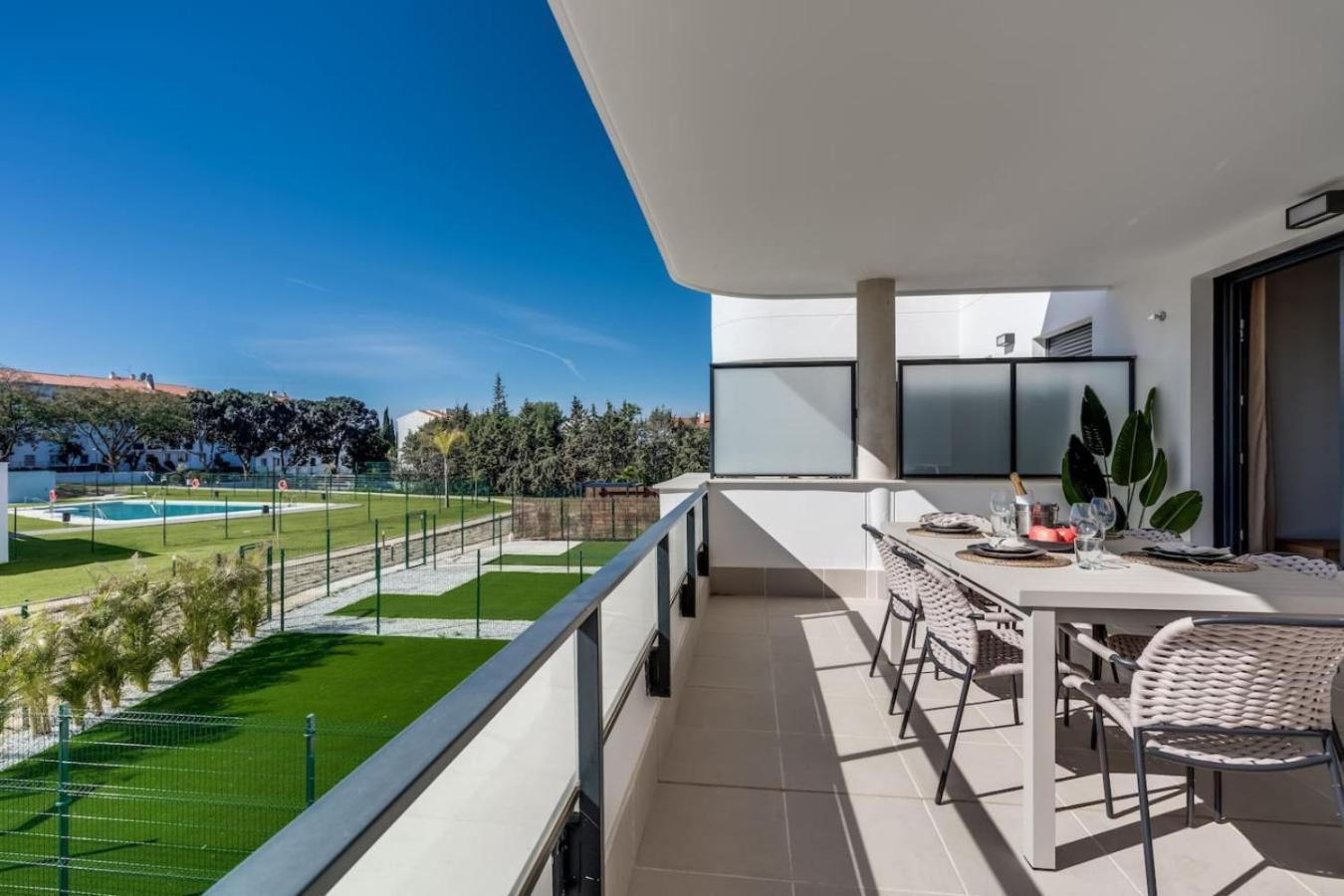 Aranya - Stylish 2br Apt. With Pool View *