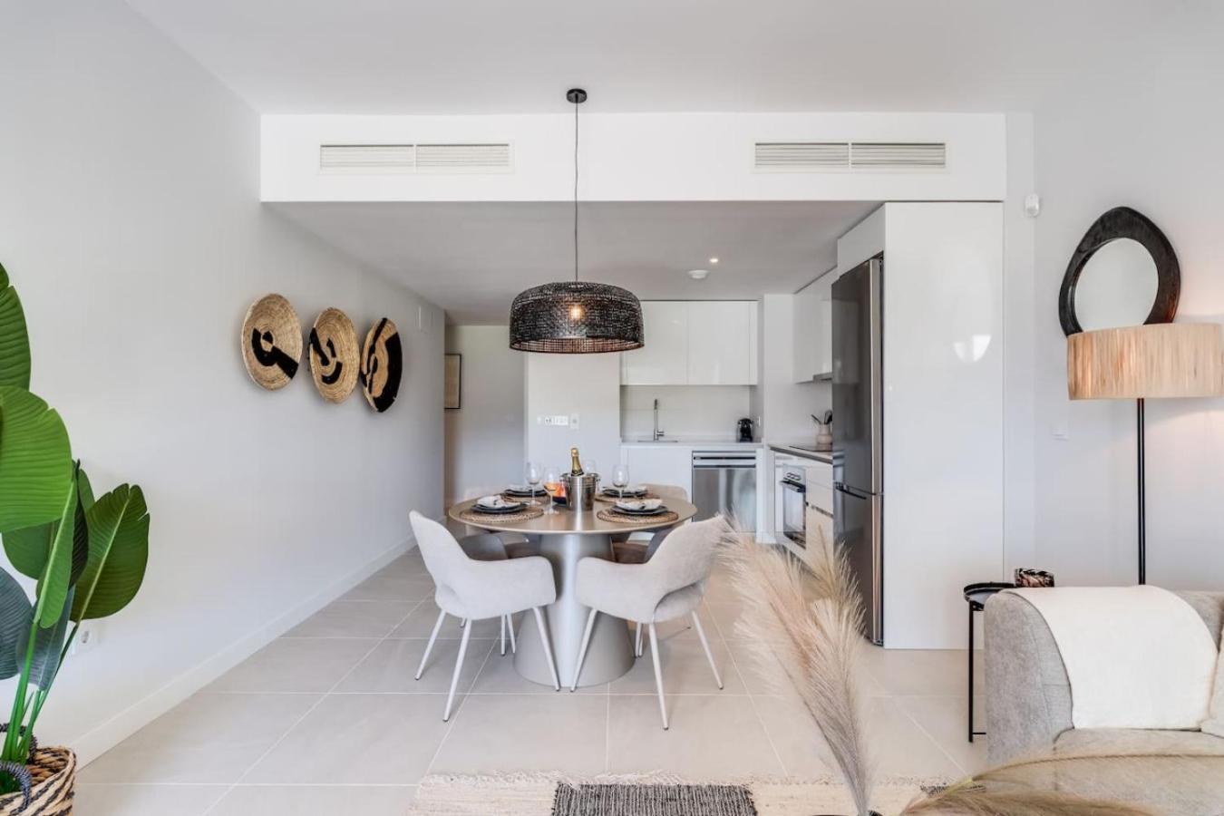 Aranya - Stylish 2br Apt. With Pool View Estepona