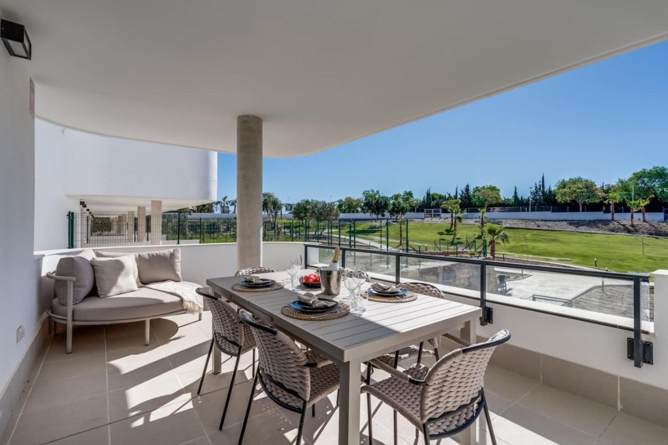 Appartement Aranya - Stylish 2br Apt. With Pool View *