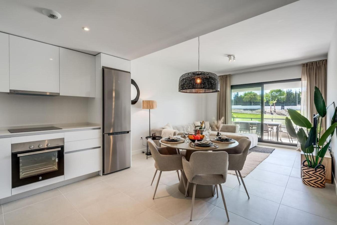Aranya - Stylish 2br Apt. With Pool View *