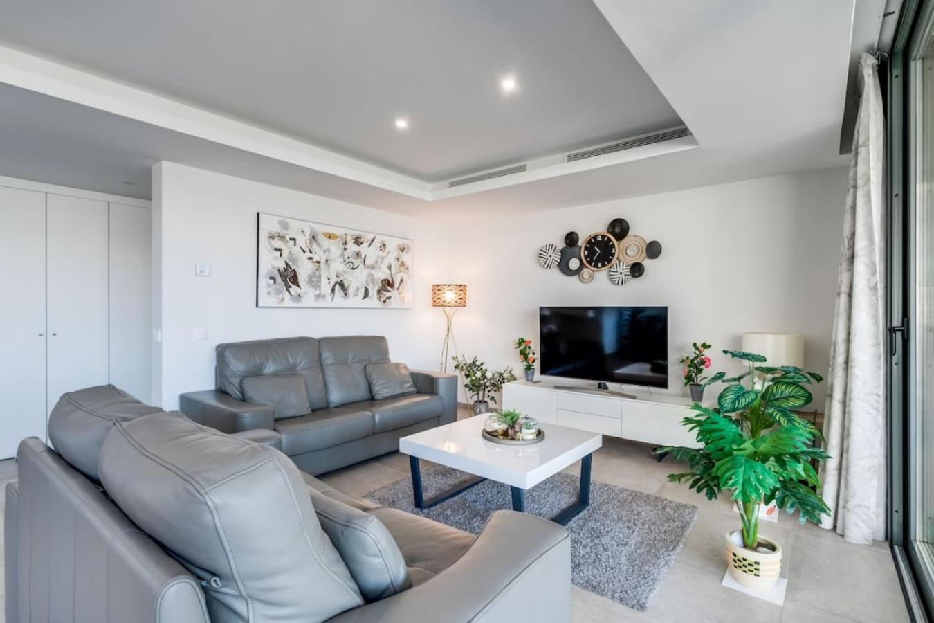 Rust En Luxe In The Apartment *