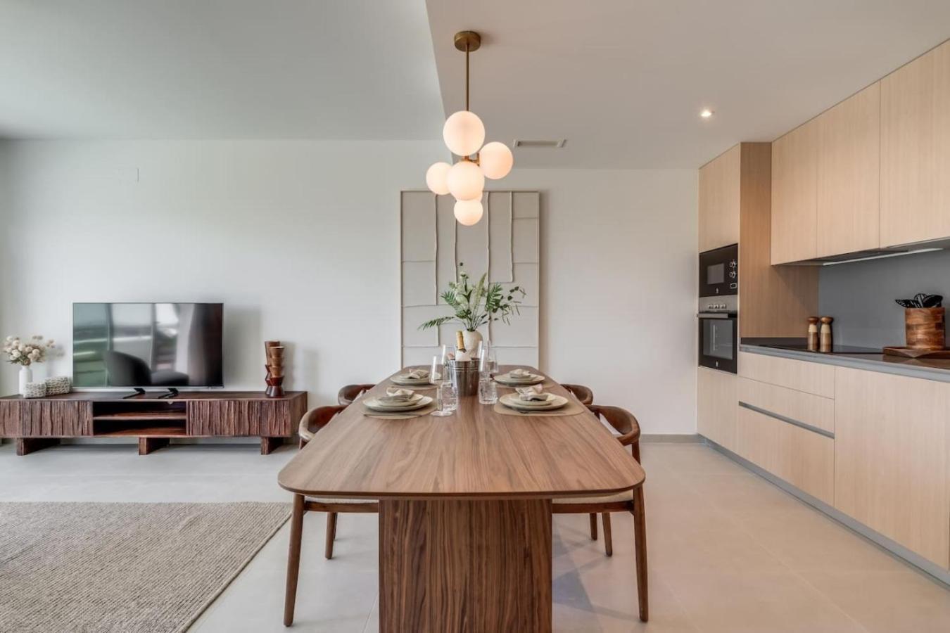Brand New Penthouse In Apartment *