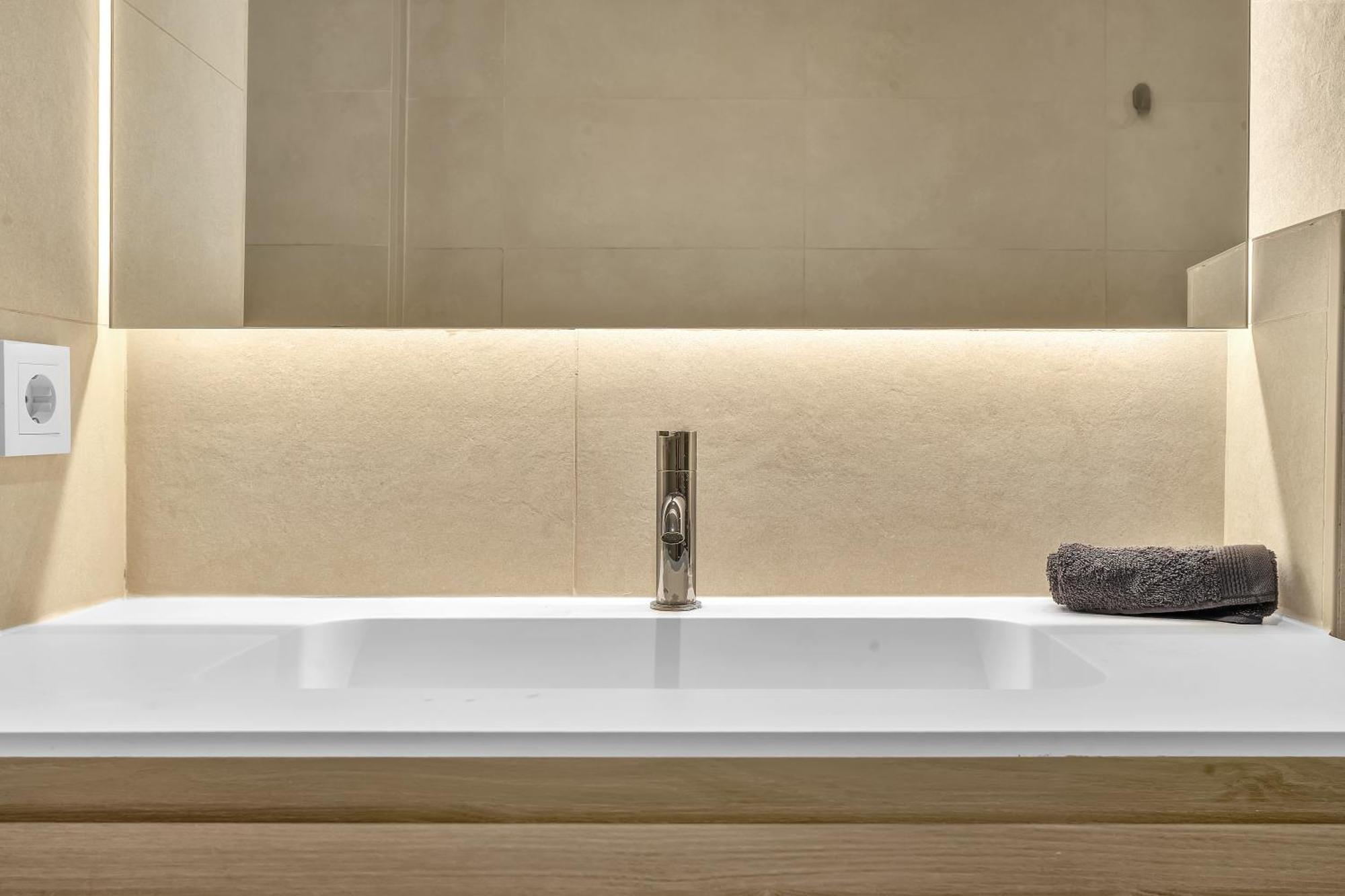 La Viu - Luxury Beachfront Apartamento *