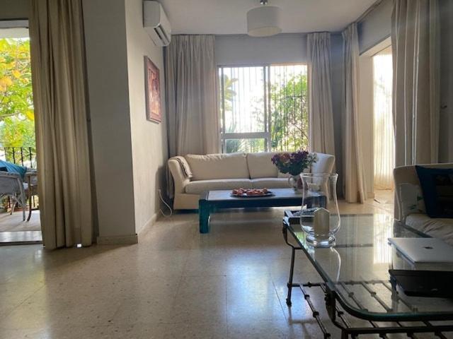 Lovely Spacious 2 Bedroom Flat Between Marbella And Apartment