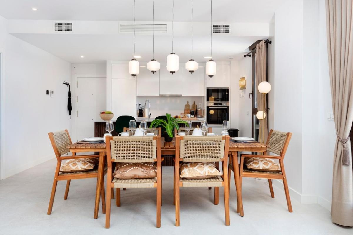 Modern 4-person With Pool & Indoor Parking Apartment *