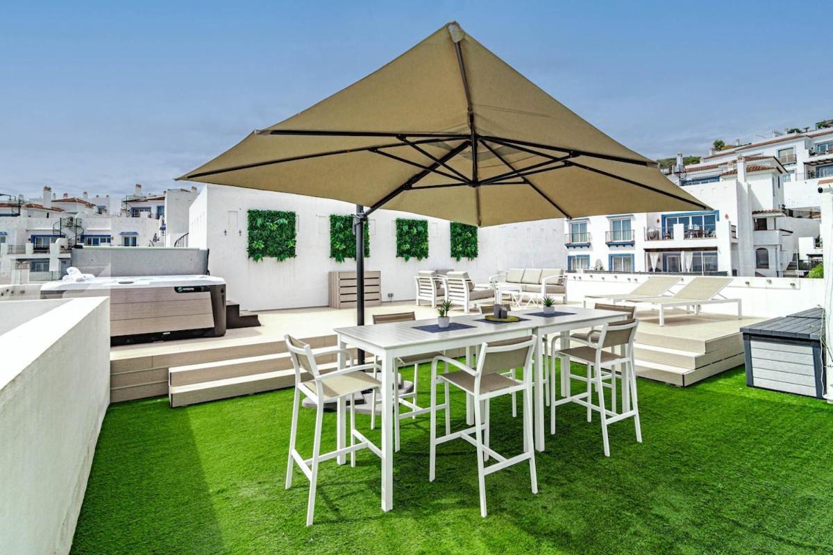 Amazing Penthouse Paraiso Pueblo And Hottub Rdr498 Estepona