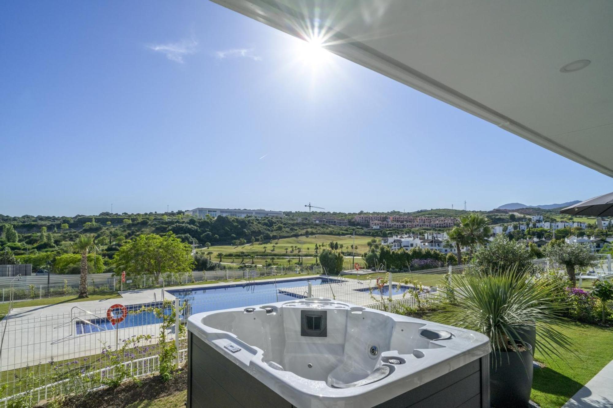 Apartamento Fabuloso Con Jardin Privado Y Jacuzzi Estepona