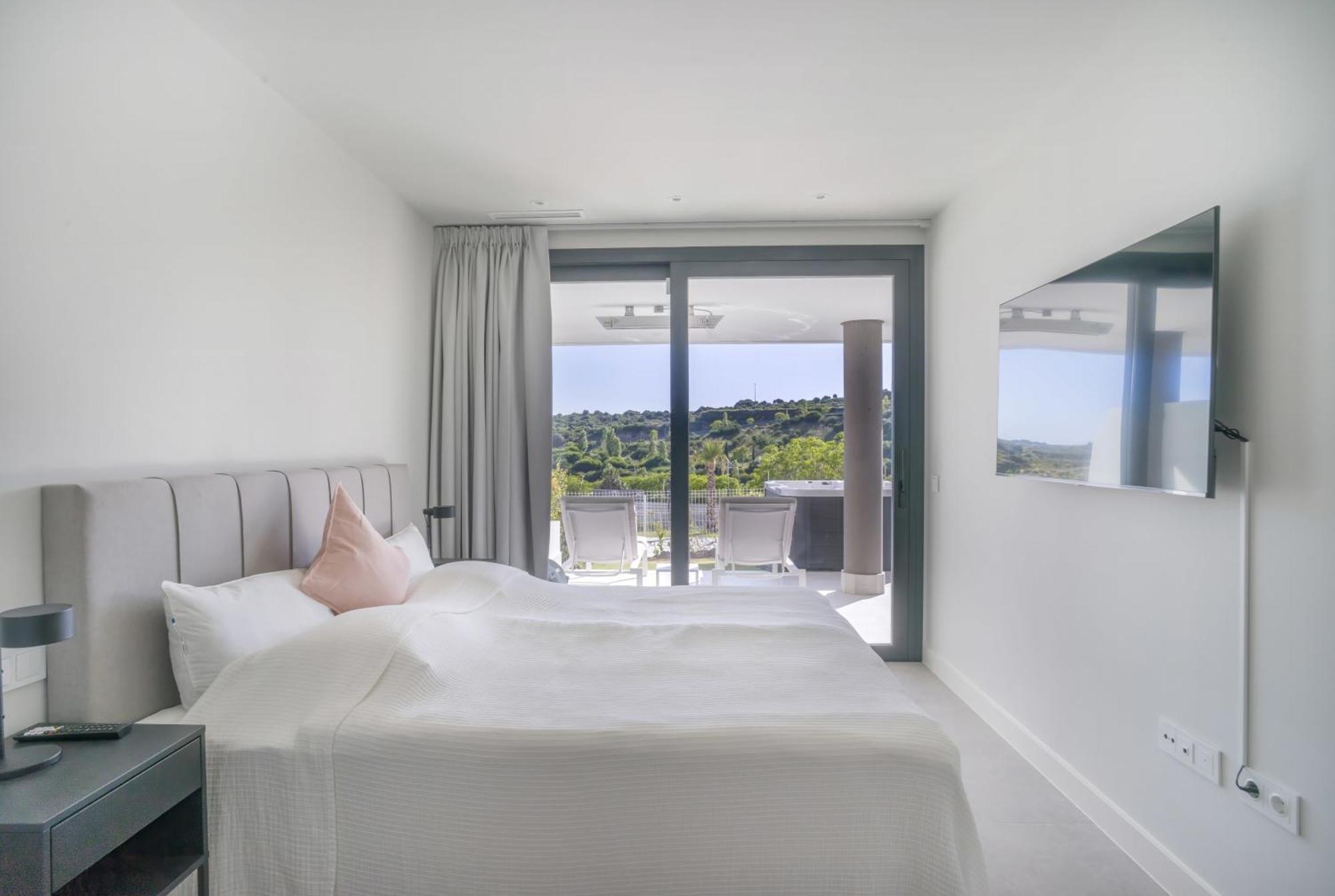 Fabuloso Con Jardin Privado Y Jacuzzi Estepona