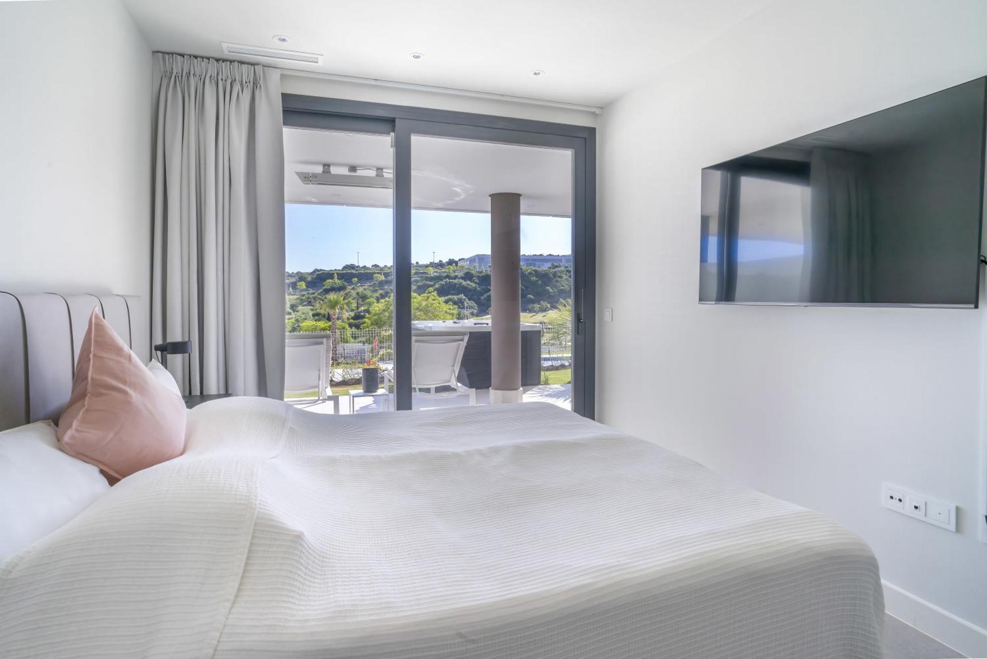 Fabuloso Con Jardin Privado Y Jacuzzi Apartamento Estepona