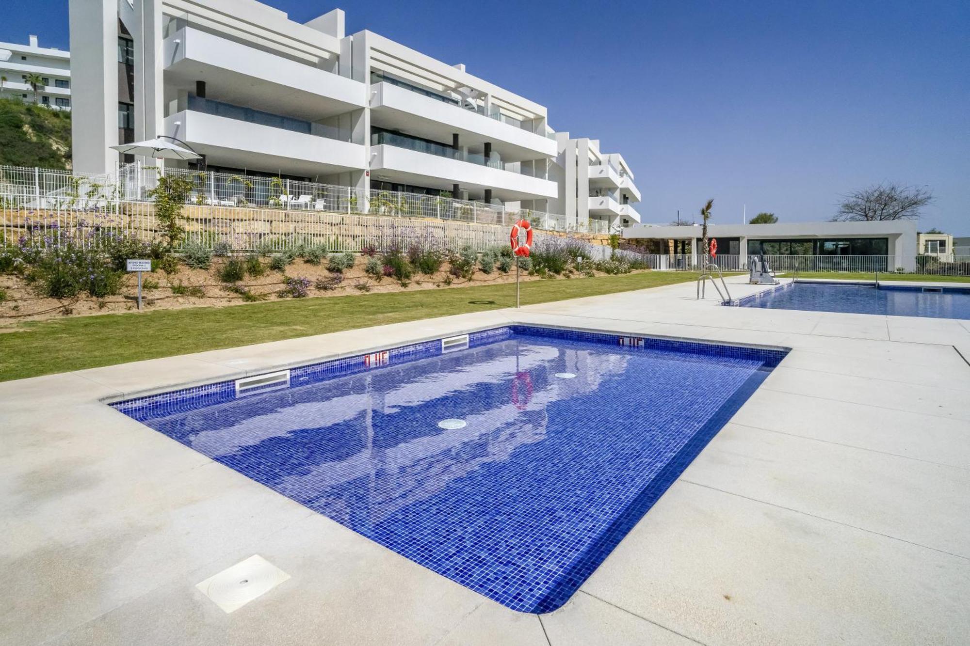 Appartement Fabuloso Con Jardin Privado Y Jacuzzi Estepona