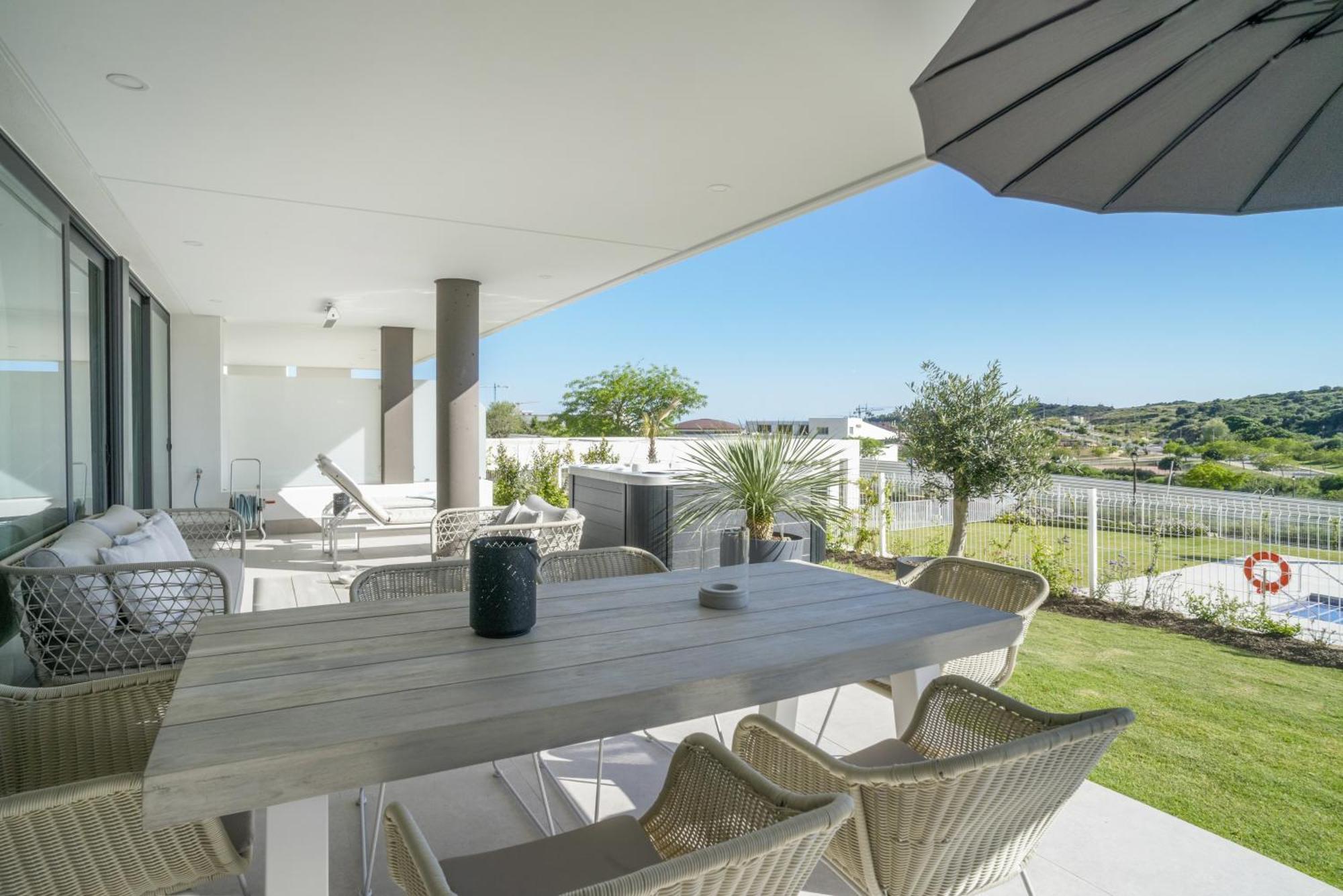 Fabuloso Con Jardin Privado Y Jacuzzi Apartamento Estepona