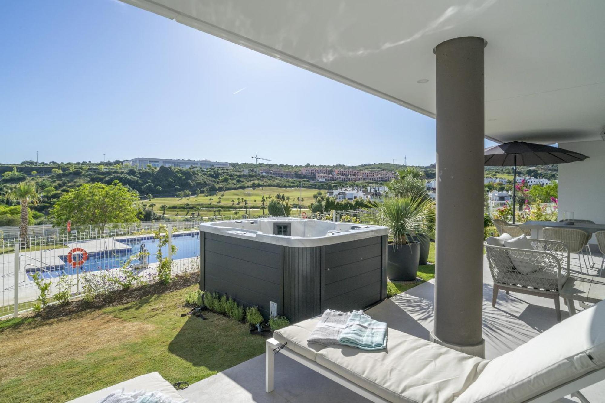 Apartamento Fabuloso Con Jardin Privado Y Jacuzzi Estepona