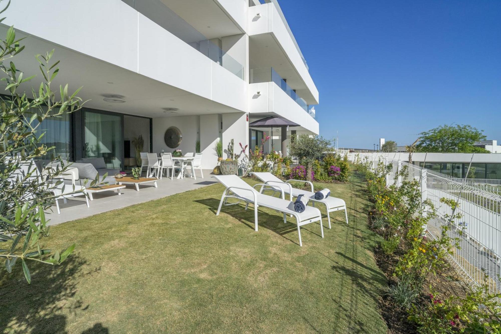 Apartamento Fabuloso Con Jardin Privado Y Jacuzzi Estepona