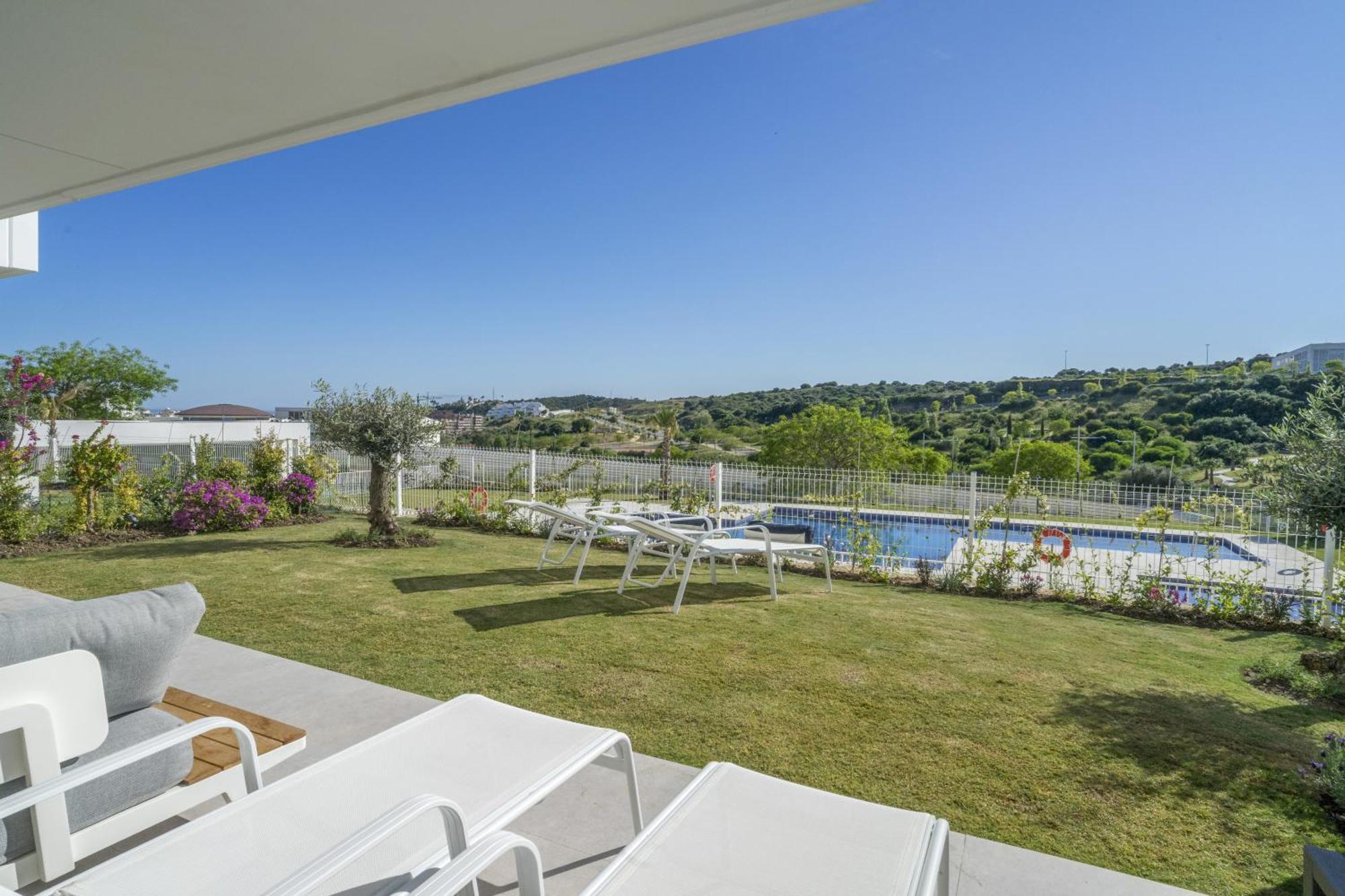 Fabuloso Con Jardin Privado Y Jacuzzi Apartamento Estepona