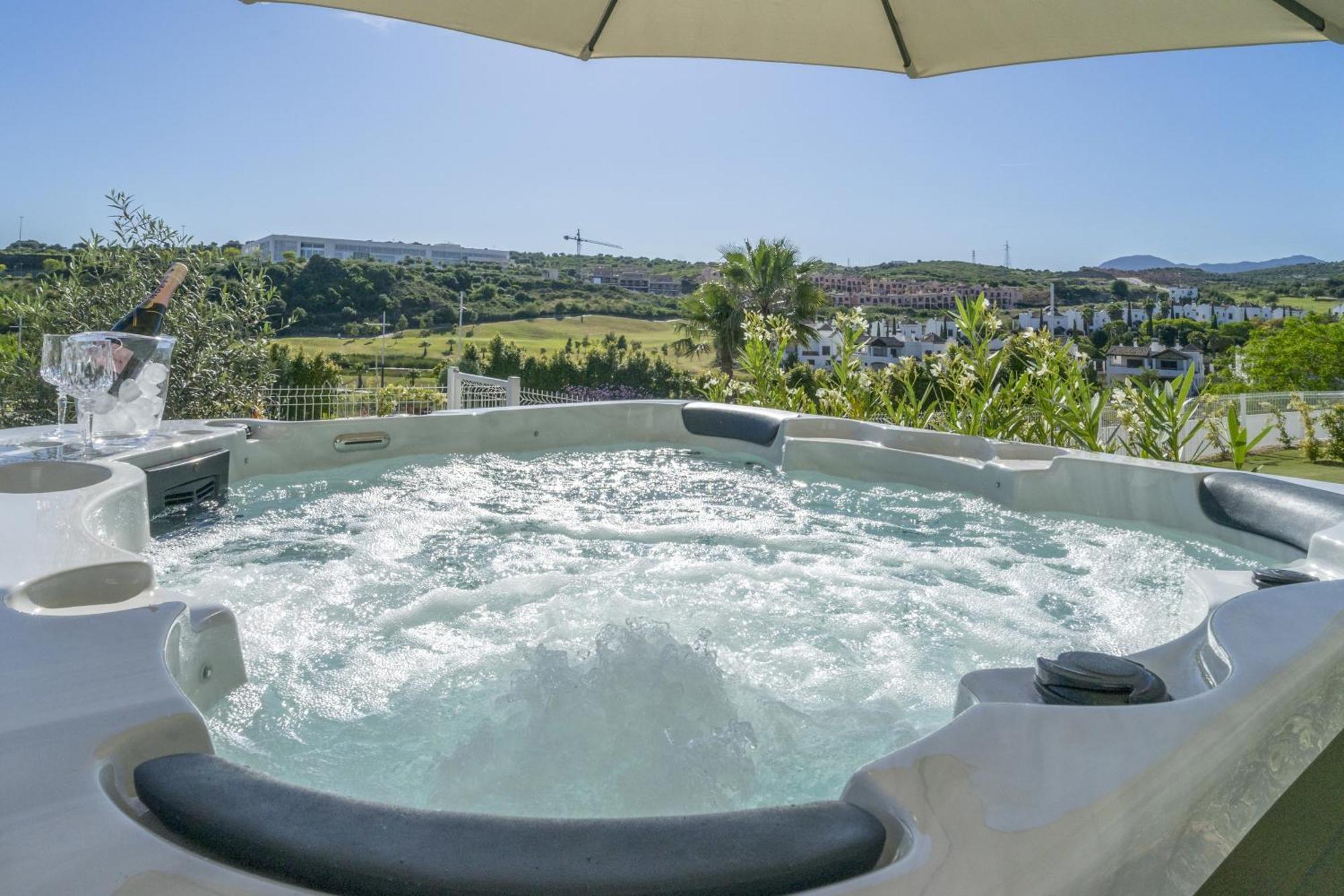 Apartamento Fabuloso Con Jardin Privado Y Jacuzzi Estepona