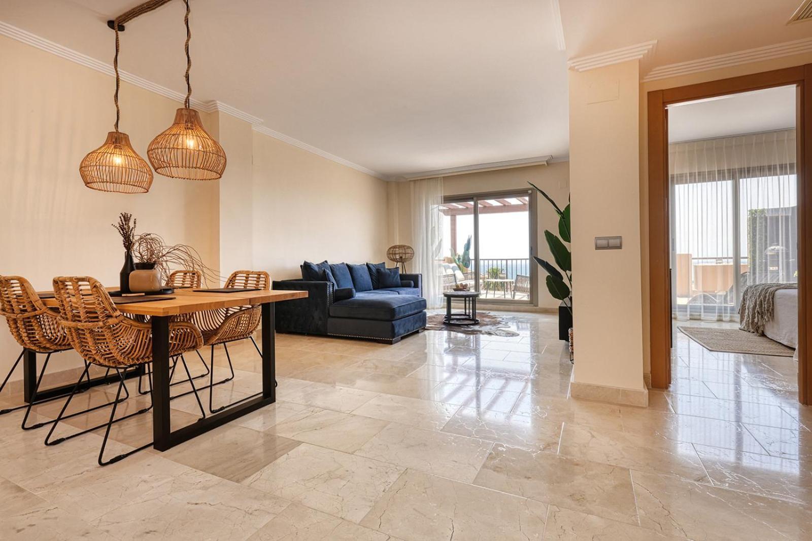 Panoramic Sea Views Penthouse *