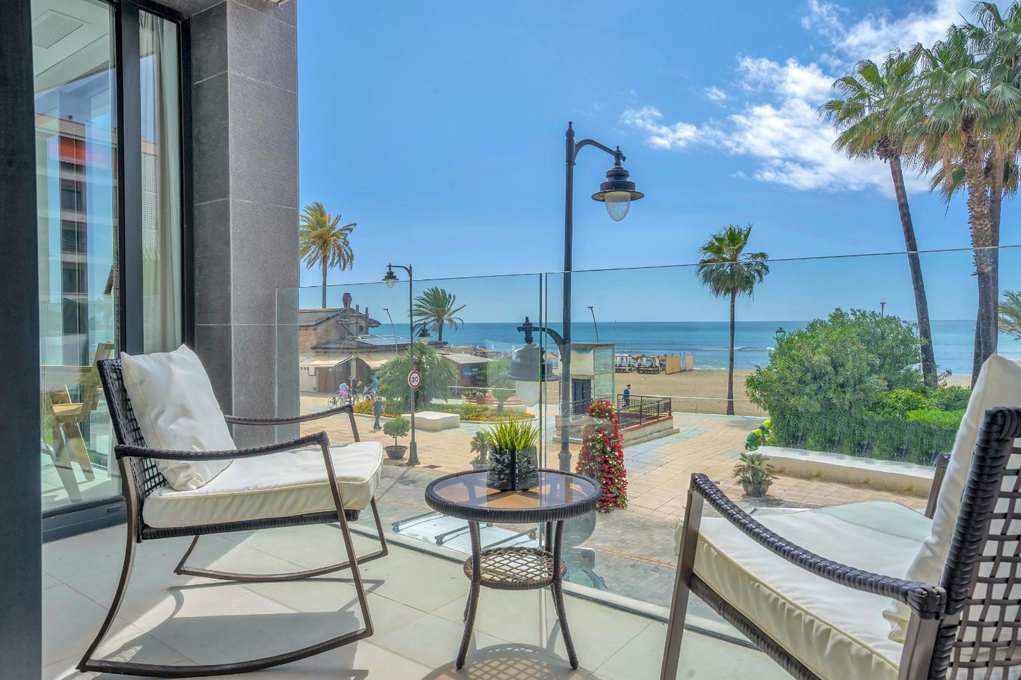 La Viu - Luxury Beachfront Apartamento *