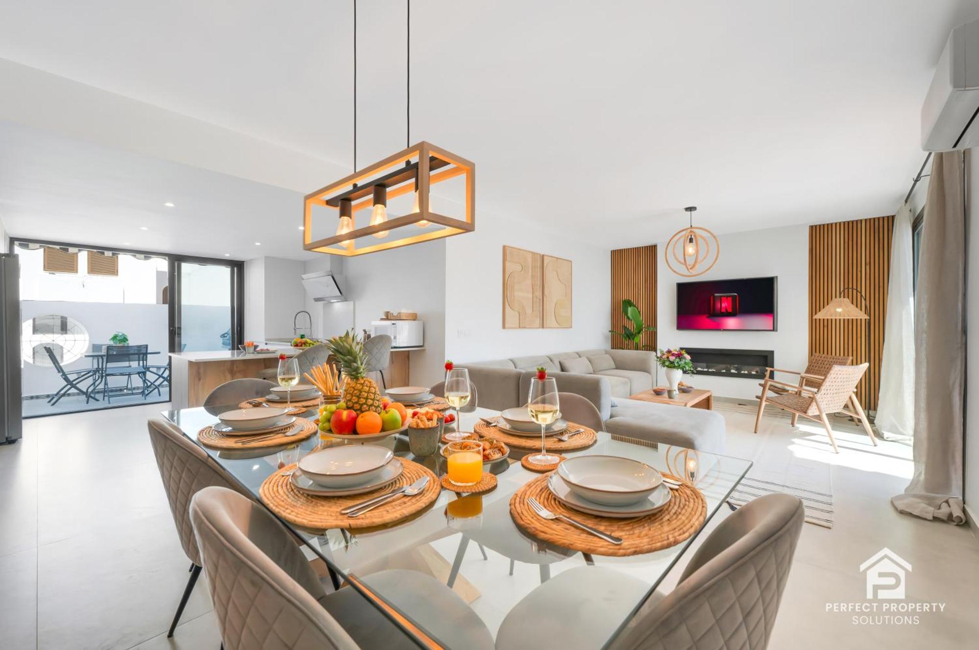 Charming Beachside Townhouse In Villacana *
