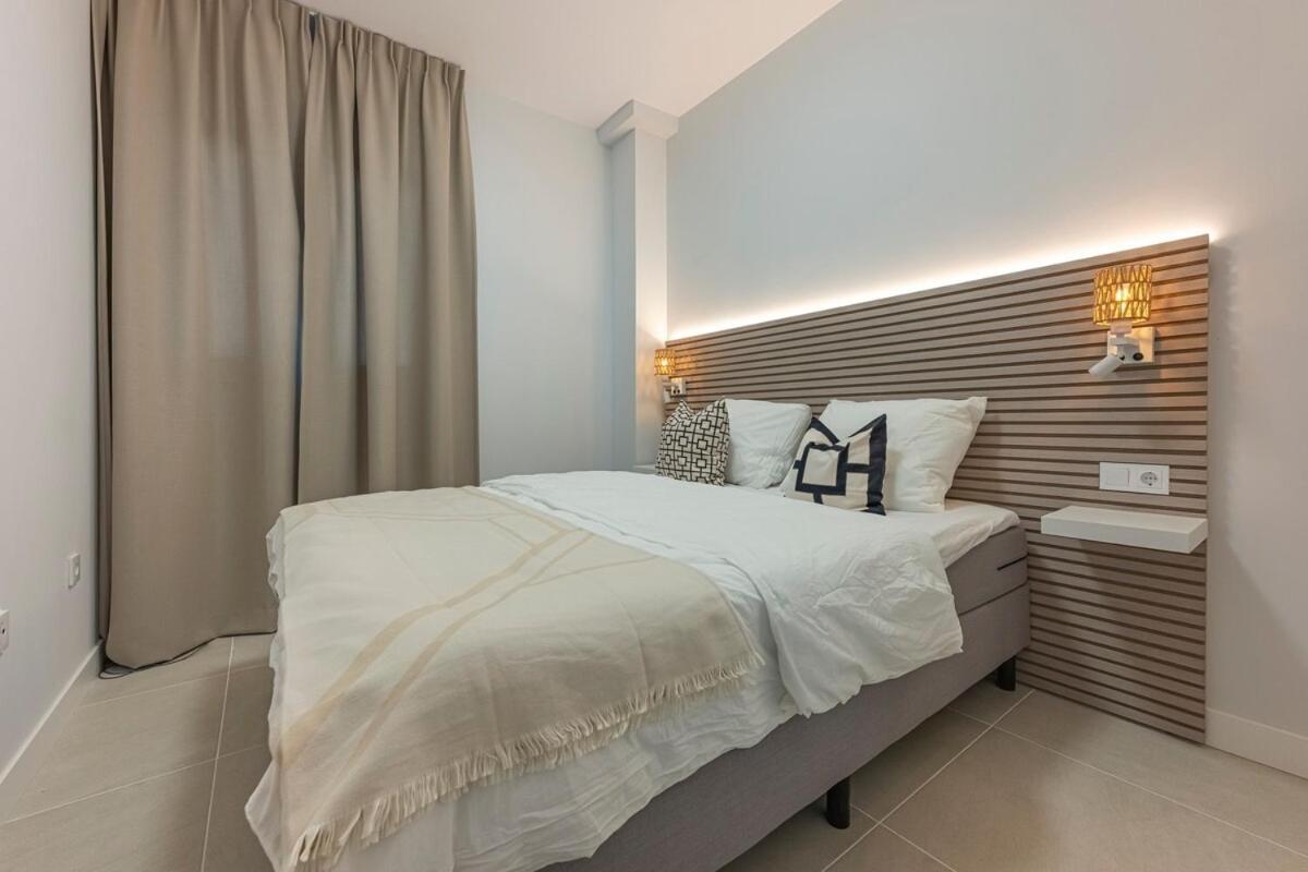 Modern And Bright 2 Bedroom Apt, Swimming Pool And Gym Apartment Estepona