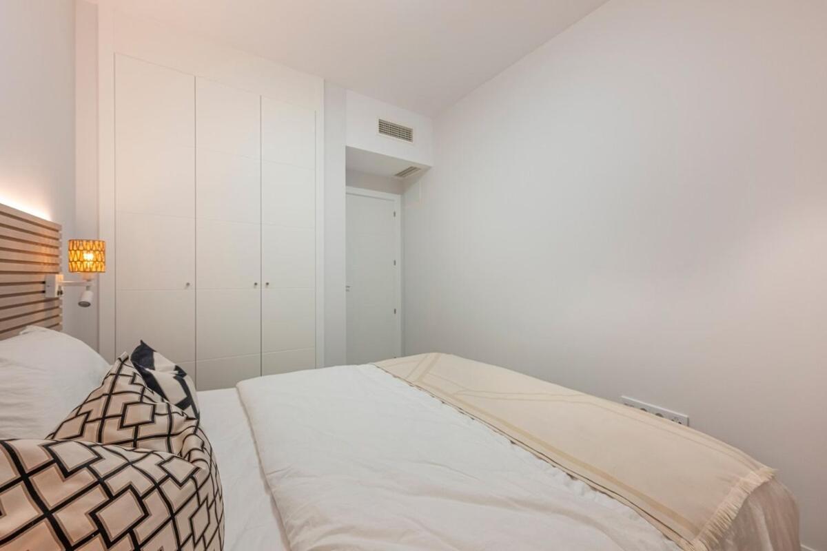 Modern And Bright 2 Bedroom Apt, Swimming Pool And Gym Estepona
