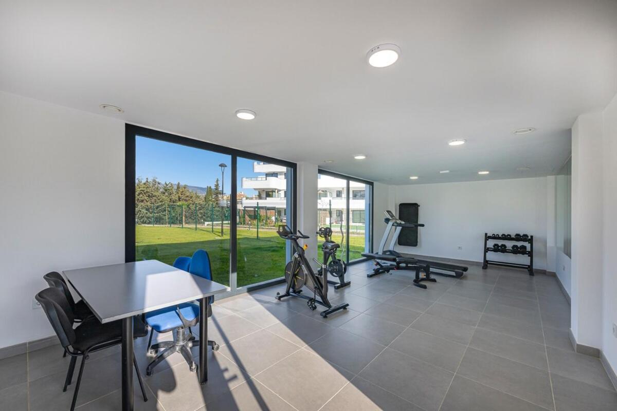 Apartment Modern And Bright 2 Bedroom Apt, Swimming Pool And Gym