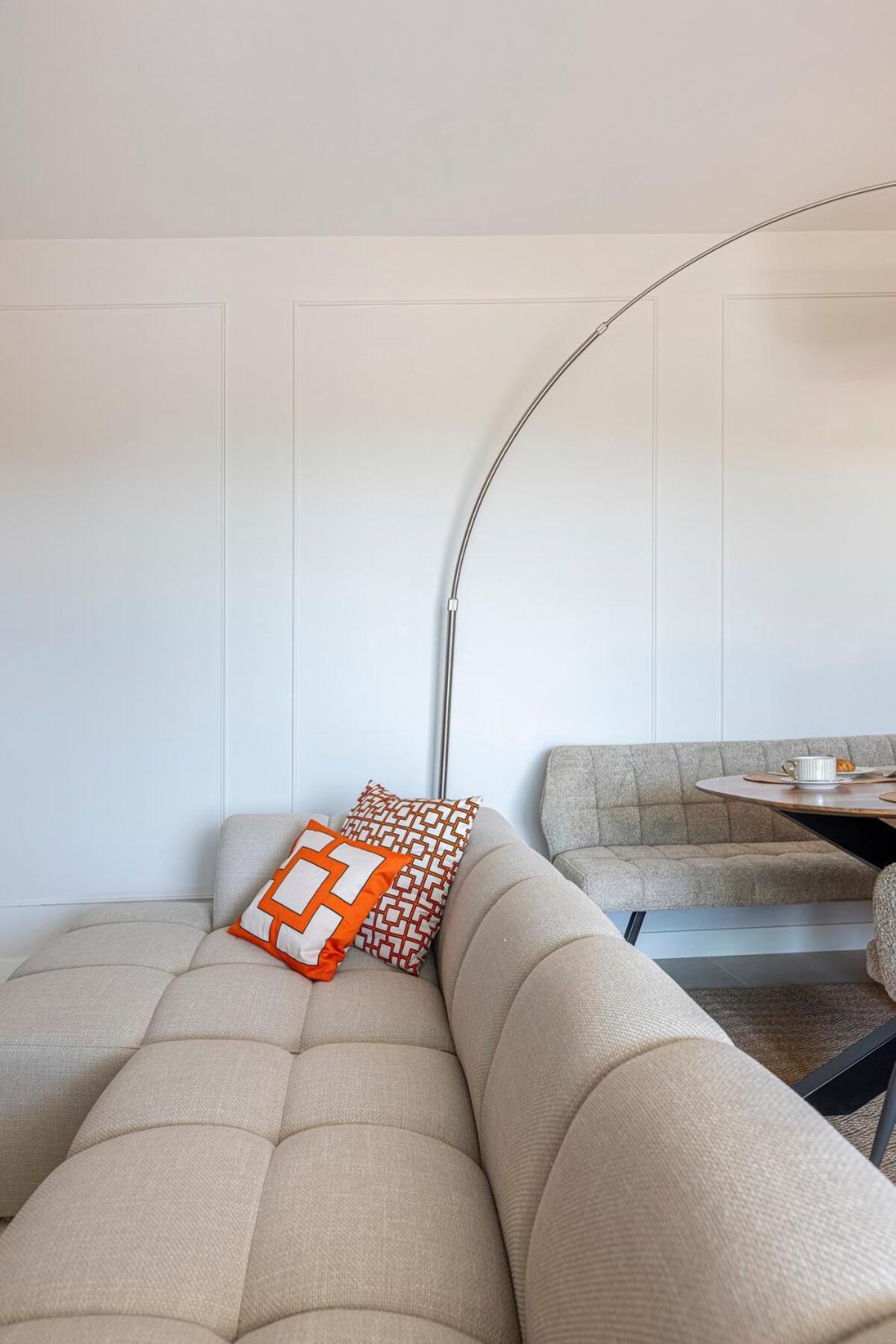 Modern And Bright 2 Bedroom Apt, Swimming Pool And Gym Apartment *