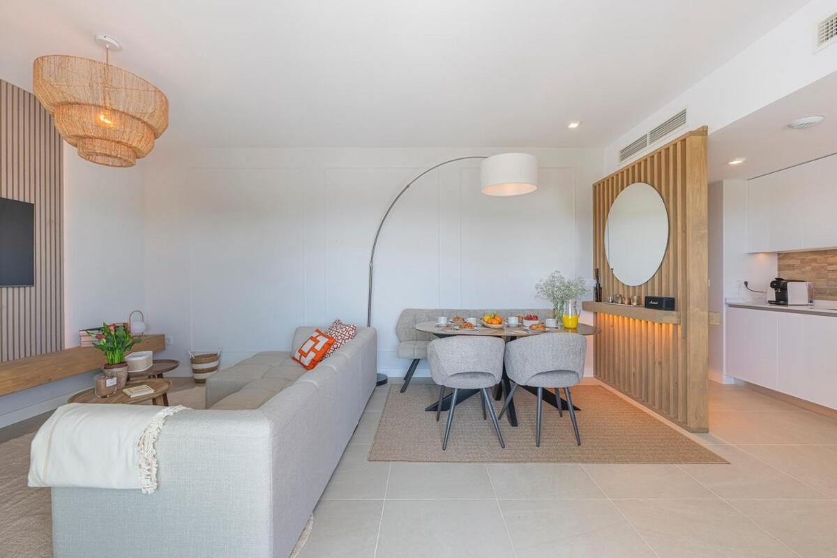 Modern And Bright 2 Bedroom Apt, Swimming Pool And Gym * Estepona