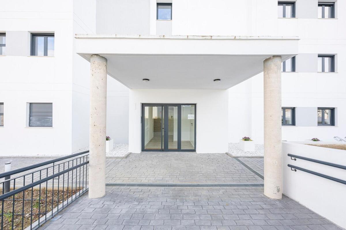 Modern And Bright 2 Bedroom Apt, Swimming Pool And Gym * Estepona