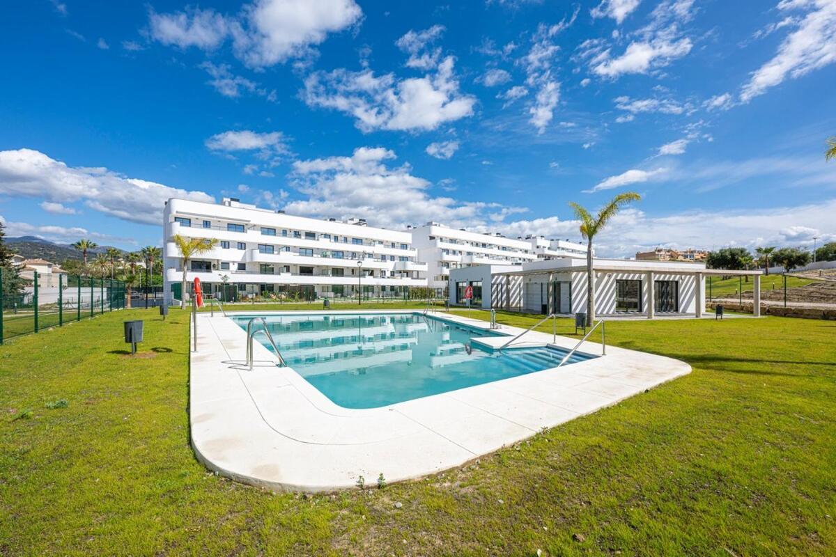 Modern And Bright 2 Bedroom Apt, Swimming Pool And Gym * Estepona
