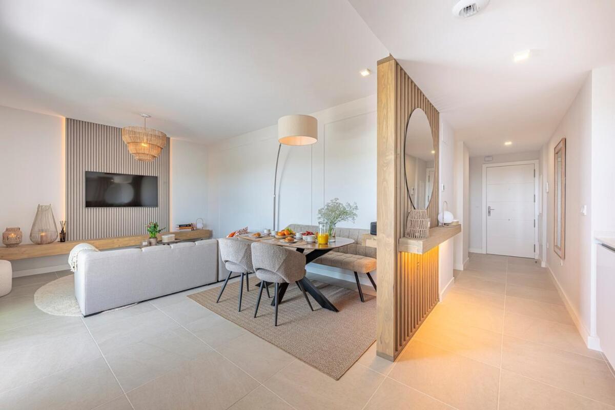 Apartment Modern And Bright 2 Bedroom Apt, Swimming Pool And Gym