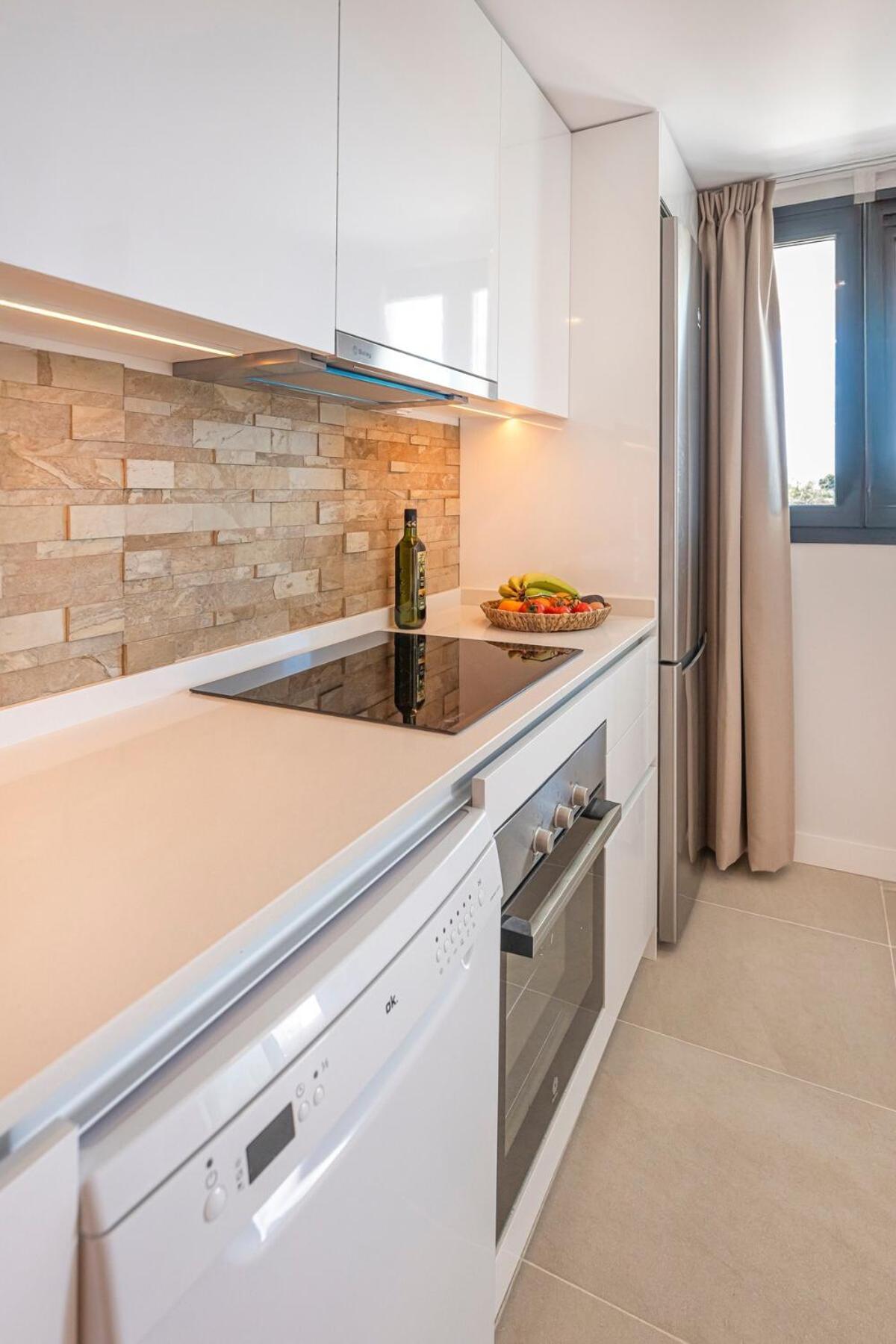 Apartment Modern And Bright 2 Bedroom Apt, Swimming Pool And Gym *