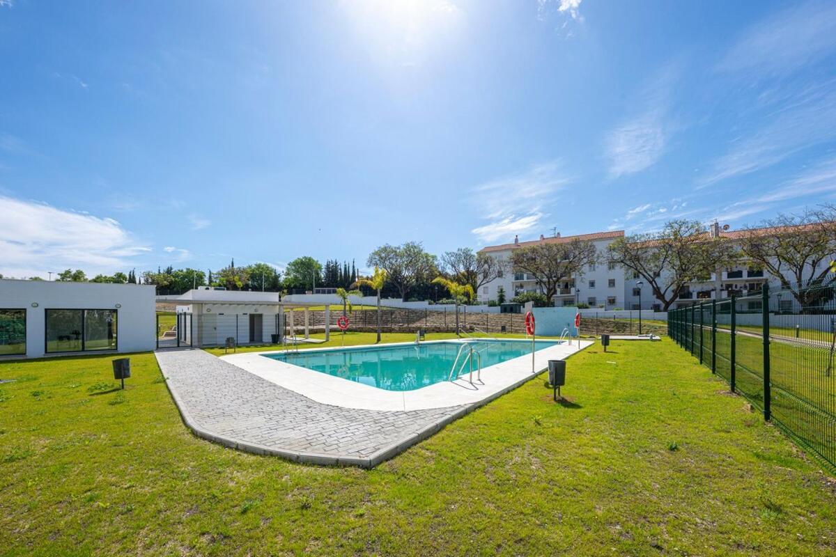 Apartment Modern And Bright 2 Bedroom Apt, Swimming Pool And Gym *
