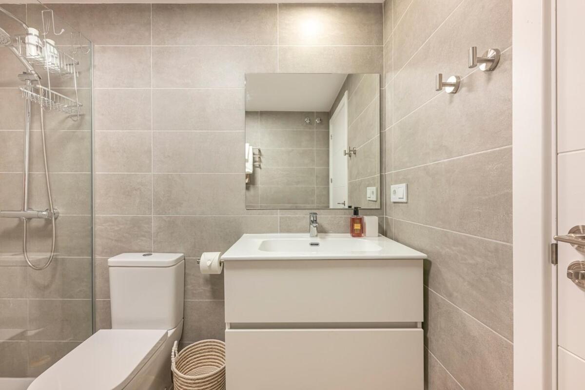 Modern And Bright 2 Bedroom Apt, Swimming Pool And Gym * Estepona