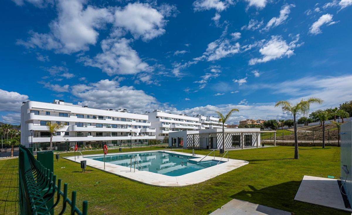 Apartment Modern And Bright 2 Bedroom Apt, Swimming Pool And Gym
