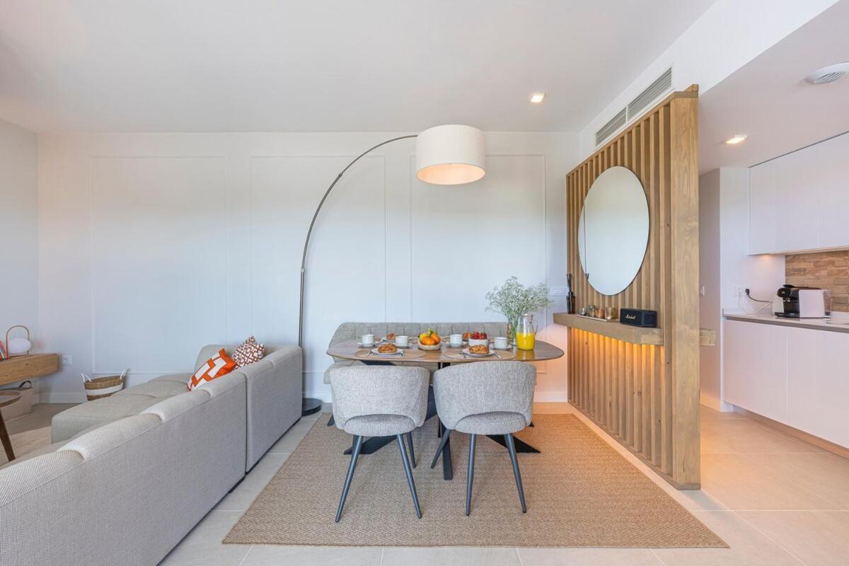 Modern And Bright 2 Bedroom Apt, Swimming Pool And Gym * Estepona